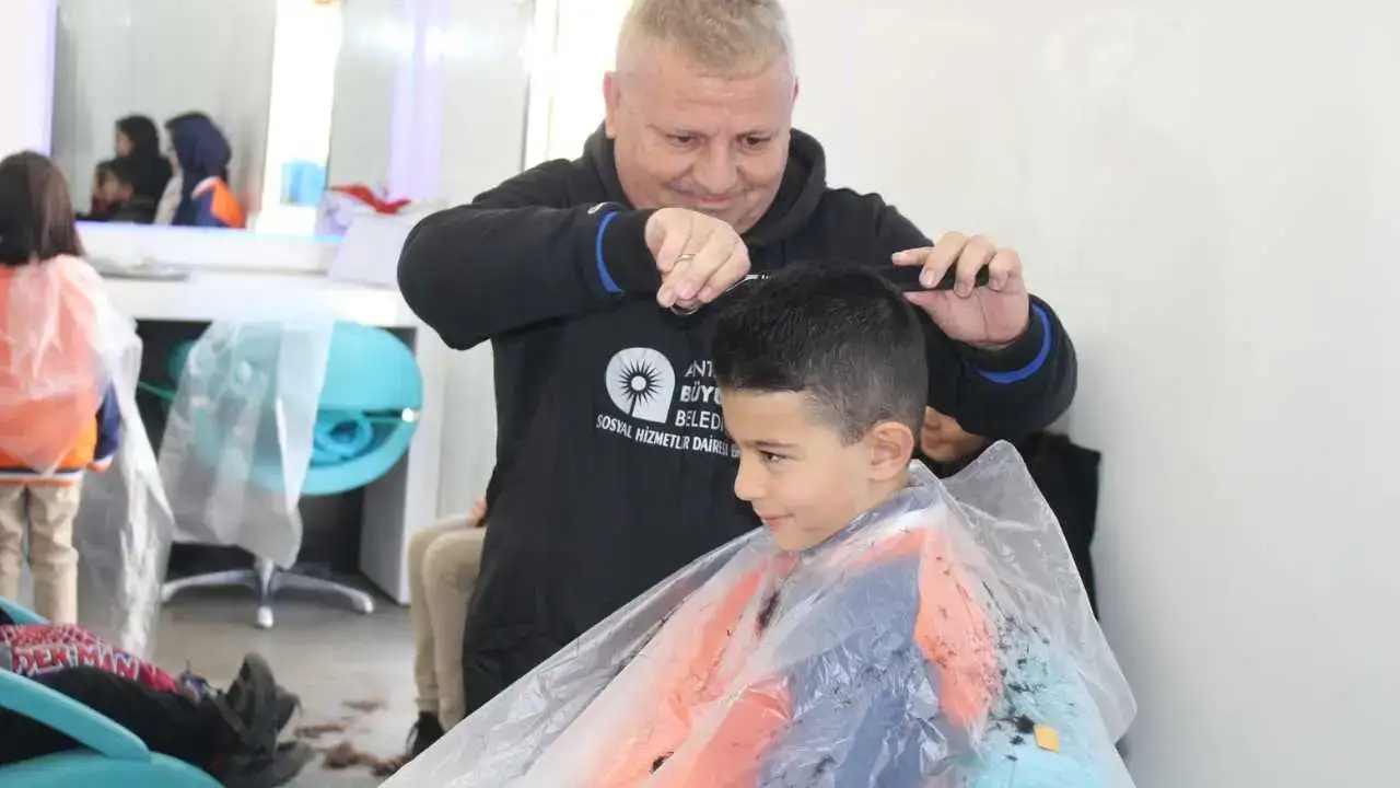 Antalya’da Mobil Kuaför Tırı Karış Karış Kırsalı Geziyor! 2